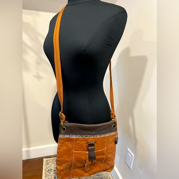 The Sak Iris Brown Leather Crossbody  Purse - Picture 1 of 9